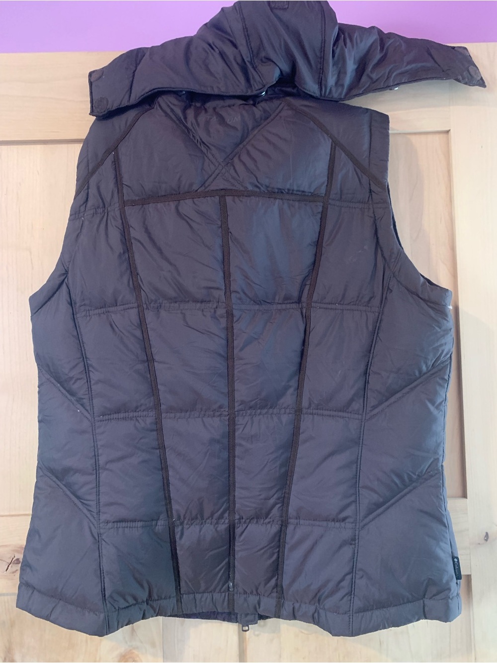Women’s Columbia Gray/Brown Quilted Puffer Vest with Faux Fur Collar - Picture 3 of 12
